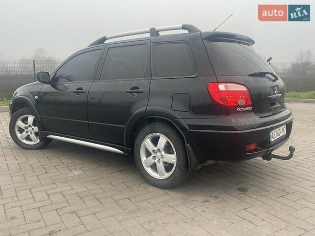 Черный Мицубиси Аутлендер, объемом двигателя 2.4 л и пробегом 277 тыс. км за 6700 $, фото 2 на Automoto.ua