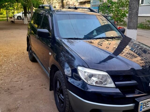 Черный Мицубиси Аутлендер, объемом двигателя 2 л и пробегом 226 тыс. км за 7000 $, фото 1 на Automoto.ua