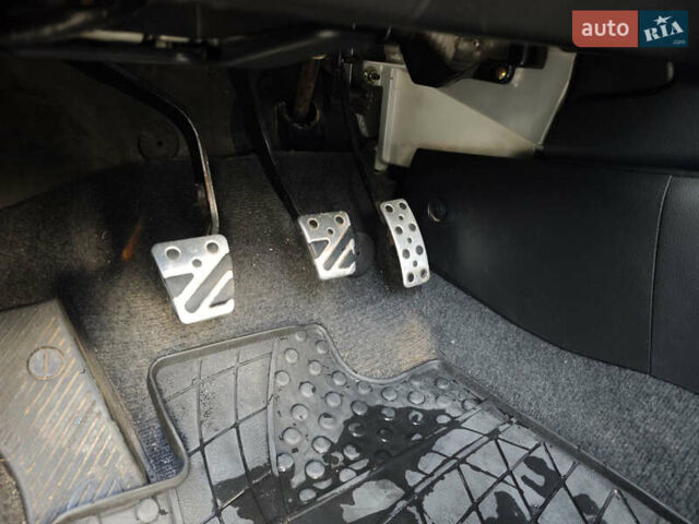 Чорний Міцубісі Аутлендер, об'ємом двигуна 2 л та пробігом 207 тис. км за 6900 $, фото 13 на Automoto.ua