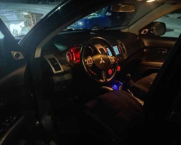 Чорний Міцубісі Аутлендер, об'ємом двигуна 2 л та пробігом 283 тис. км за 9000 $, фото 7 на Automoto.ua