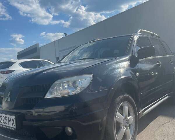 Черный Мицубиси Аутлендер, объемом двигателя 2.38 л и пробегом 260 тыс. км за 5000 $, фото 1 на Automoto.ua