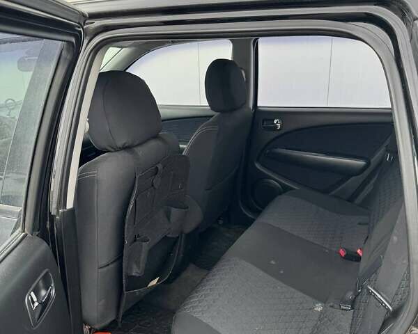 Черный Мицубиси Аутлендер, объемом двигателя 2.38 л и пробегом 260 тыс. км за 5000 $, фото 7 на Automoto.ua