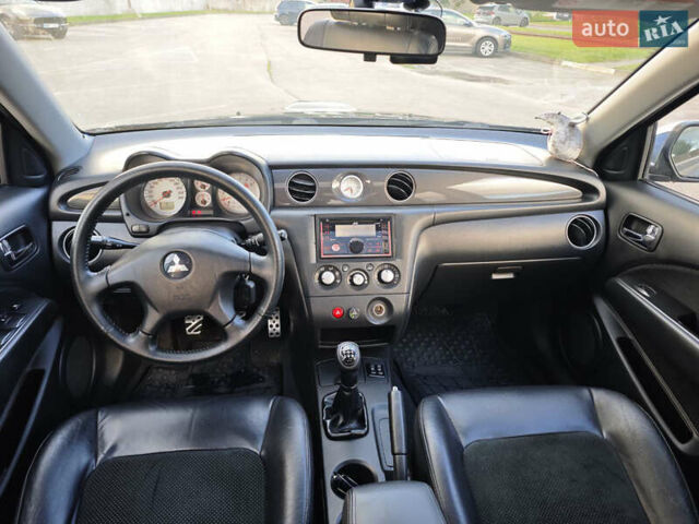 Чорний Міцубісі Аутлендер, об'ємом двигуна 2 л та пробігом 207 тис. км за 6900 $, фото 10 на Automoto.ua