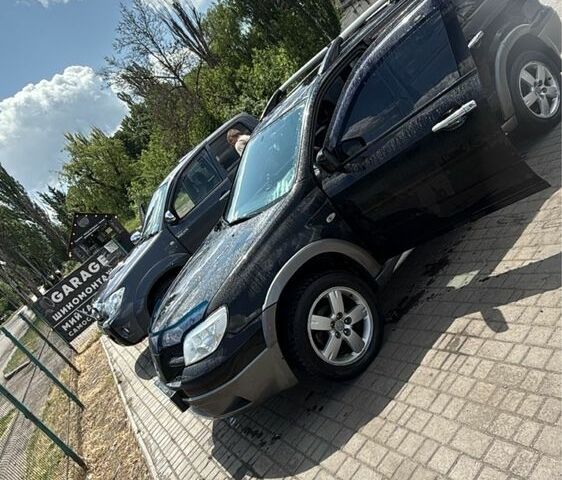 Чорний Міцубісі Аутлендер, об'ємом двигуна 2 л та пробігом 320 тис. км за 6429 $, фото 1 на Automoto.ua