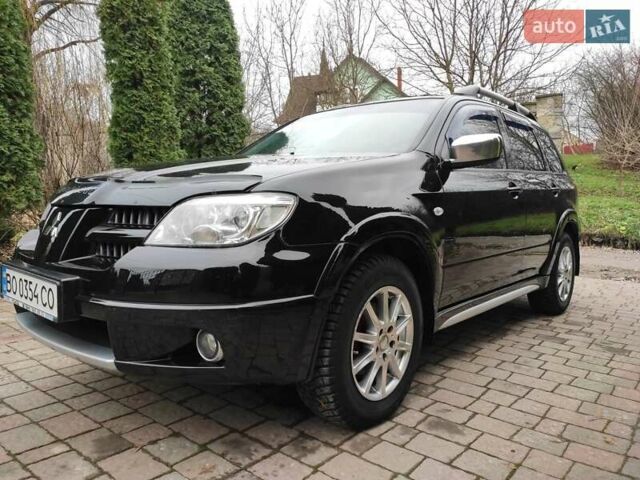 Черный Мицубиси Аутлендер, объемом двигателя 2 л и пробегом 180 тыс. км за 6000 $, фото 1 на Automoto.ua