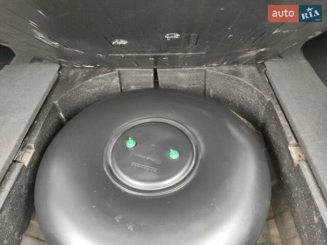 Черный Мицубиси Аутлендер, объемом двигателя 2 л и пробегом 180 тыс. км за 6000 $, фото 16 на Automoto.ua