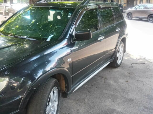 Черный Мицубиси Аутлендер, объемом двигателя 2.4 л и пробегом 248 тыс. км за 7000 $, фото 1 на Automoto.ua