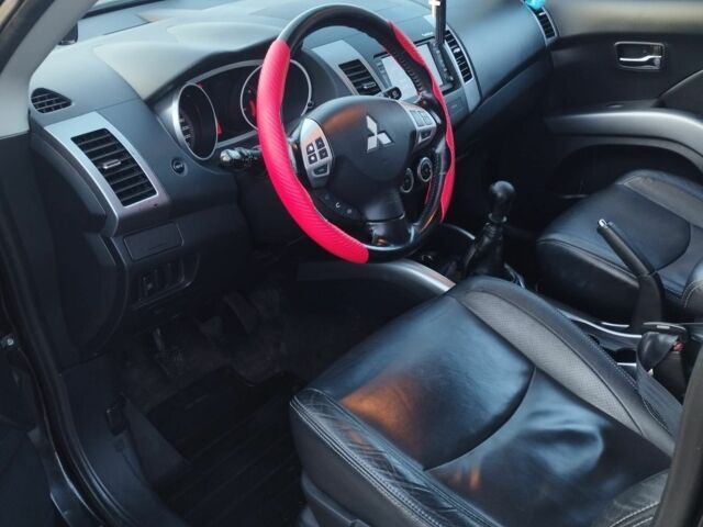 Черный Мицубиси Аутлендер, объемом двигателя 2 л и пробегом 290 тыс. км за 4900 $, фото 6 на Automoto.ua