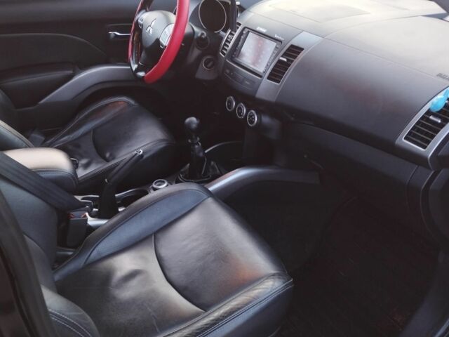 Черный Мицубиси Аутлендер, объемом двигателя 2 л и пробегом 290 тыс. км за 4900 $, фото 11 на Automoto.ua