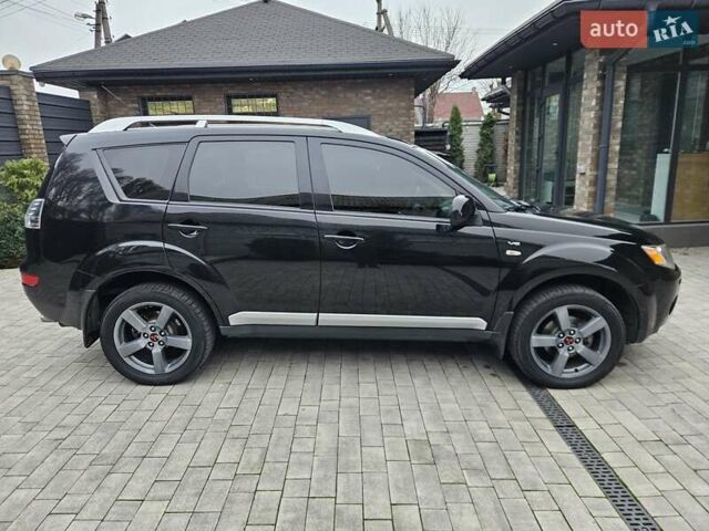 Черный Мицубиси Аутлендер, объемом двигателя 3 л и пробегом 238 тыс. км за 10800 $, фото 5 на Automoto.ua