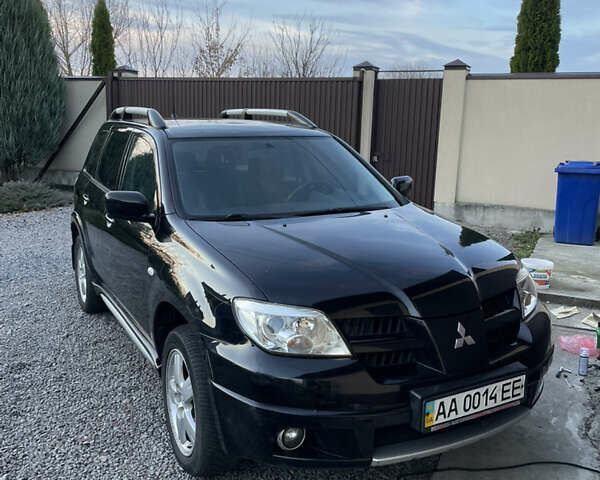 Черный Мицубиси Аутлендер, объемом двигателя 2.38 л и пробегом 118 тыс. км за 6850 $, фото 1 на Automoto.ua