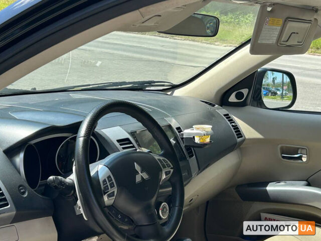 Чорний Міцубісі Аутлендер, об'ємом двигуна 3 л та пробігом 228 тис. км за 10200 $, фото 7 на Automoto.ua