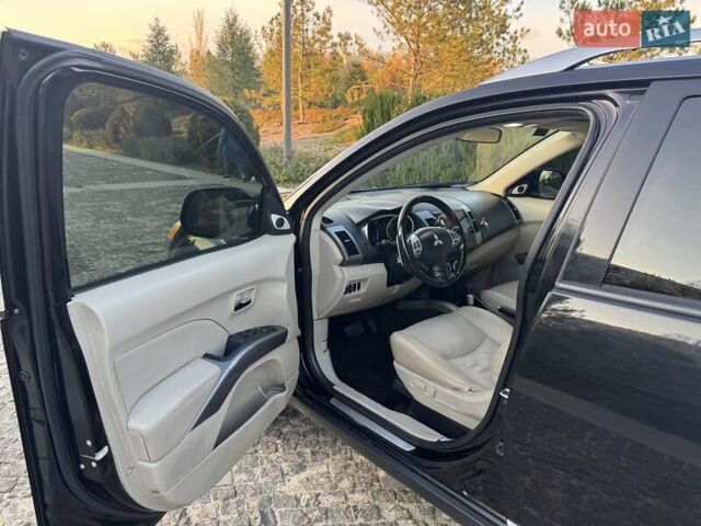 Черный Мицубиси Аутлендер, объемом двигателя 3 л и пробегом 205 тыс. км за 11300 $, фото 9 на Automoto.ua