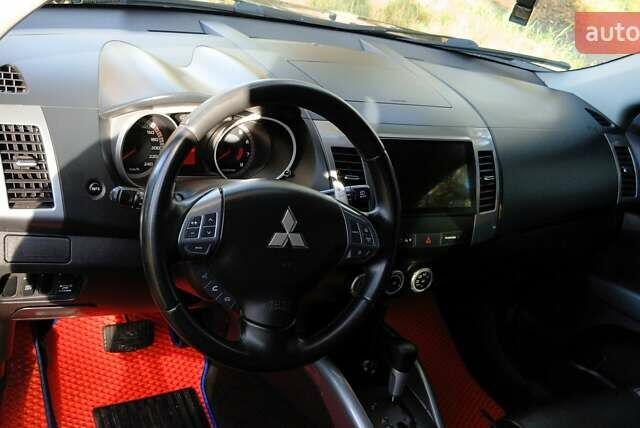Міцубісі Аутлендер 2007 у Белой Церкве на Automoto.ua Чорний Міцубісі Аутлендер, об'ємом двигуна 3 л та пробігом 230 тис. км за 8800 $, фото 13 на Automoto.ua