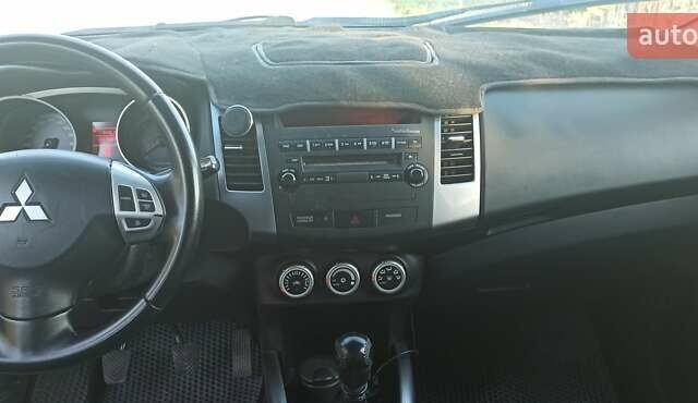 Черный Мицубиси Аутлендер, объемом двигателя 1.97 л и пробегом 244 тыс. км за 9000 $, фото 16 на Automoto.ua
