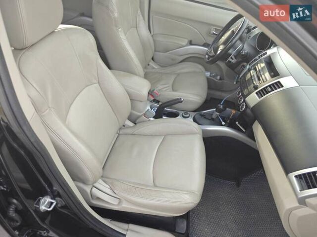 Черный Мицубиси Аутлендер, объемом двигателя 3 л и пробегом 155 тыс. км за 9800 $, фото 17 на Automoto.ua