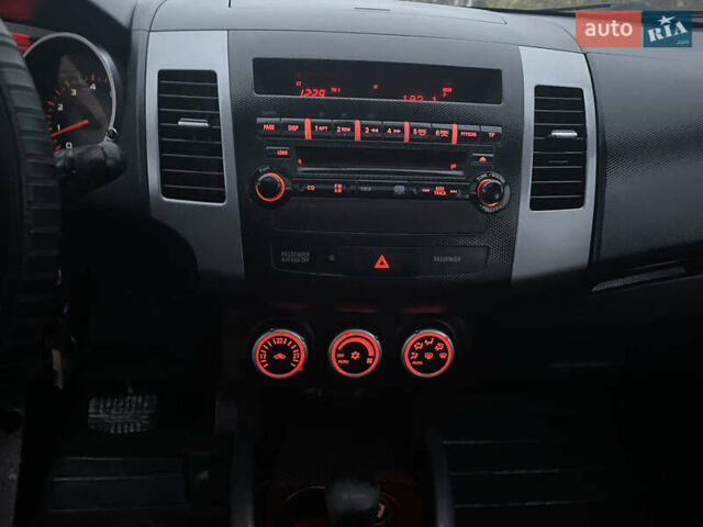 Черный Мицубиси Аутлендер, объемом двигателя 3 л и пробегом 265 тыс. км за 9200 $, фото 16 на Automoto.ua