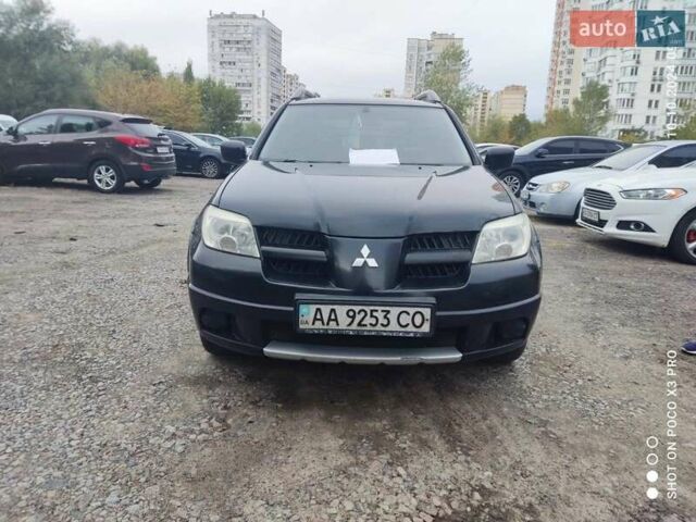 Черный Мицубиси Аутлендер, объемом двигателя 2 л и пробегом 500 тыс. км за 5500 $, фото 1 на Automoto.ua