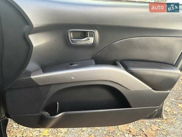 Міцубісі Аутлендер 2007 у Миколаєві на Automoto.ua Чорний Міцубісі Аутлендер, об'ємом двигуна 3 л та пробігом 265 тис. км за 7200 $, фото 12 на Automoto.ua