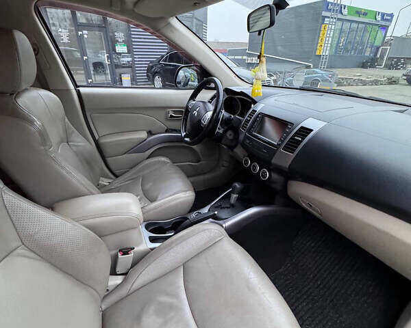 Черный Мицубиси Аутлендер, объемом двигателя 3 л и пробегом 202 тыс. км за 9999 $, фото 15 на Automoto.ua