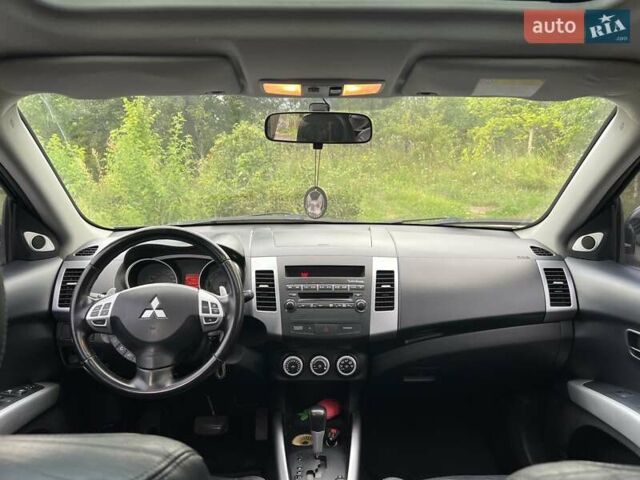 Чорний Міцубісі Аутлендер, об'ємом двигуна 3 л та пробігом 260 тис. км за 10700 $, фото 9 на Automoto.ua