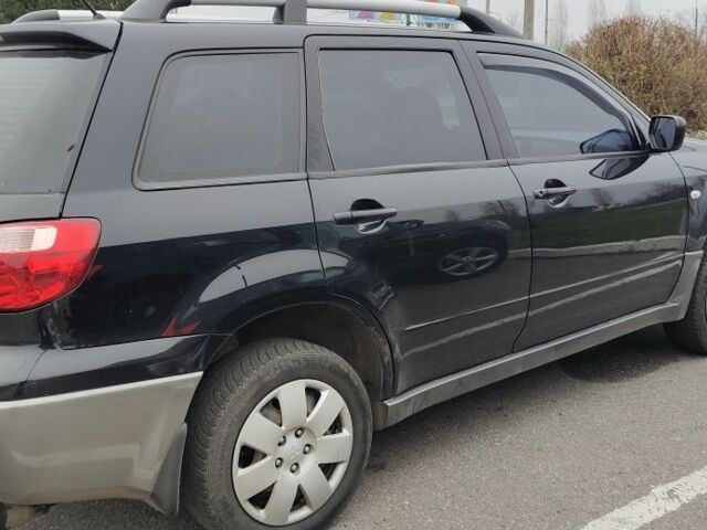 Чорний Міцубісі Аутлендер, об'ємом двигуна 2 л та пробігом 175 тис. км за 7800 $, фото 4 на Automoto.ua