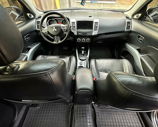 Чорний Міцубісі Аутлендер, об'ємом двигуна 3 л та пробігом 238 тис. км за 11200 $, фото 15 на Automoto.ua