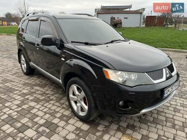 Черный Мицубиси Аутлендер, объемом двигателя 3 л и пробегом 200 тыс. км за 7999 $, фото 4 на Automoto.ua