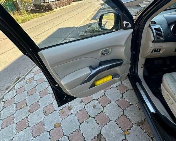 Міцубісі Аутлендер 2007 у Одесі на Automoto.ua Чорний Міцубісі Аутлендер, об'ємом двигуна 3 л та пробігом 187 тис. км за 8700 $, фото 11 на Automoto.ua