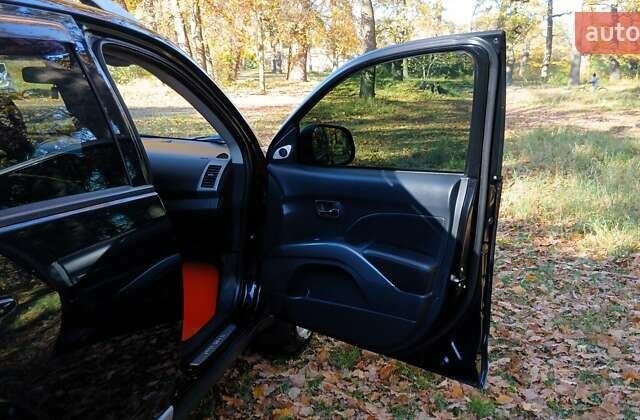 Міцубісі Аутлендер 2007 у Белой Церкве на Automoto.ua Чорний Міцубісі Аутлендер, об'ємом двигуна 3 л та пробігом 230 тис. км за 8800 $, фото 12 на Automoto.ua