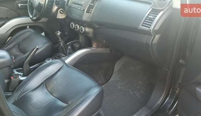 Черный Мицубиси Аутлендер, объемом двигателя 1.97 л и пробегом 244 тыс. км за 9000 $, фото 24 на Automoto.ua