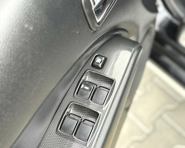 Міцубісі Аутлендер 2007 у Одесі на Automoto.ua Чорний Міцубісі Аутлендер, об'ємом двигуна 2.4 л та пробігом 201 тис. км за 7700 $, фото 49 на Automoto.ua