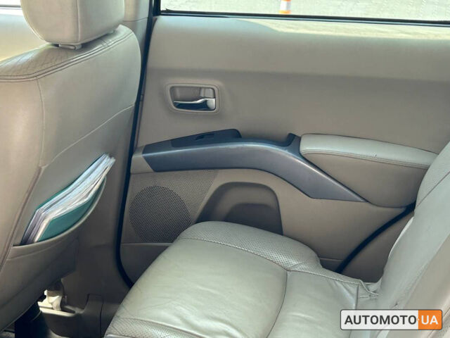 Чорний Міцубісі Аутлендер, об'ємом двигуна 3 л та пробігом 228 тис. км за 10200 $, фото 13 на Automoto.ua