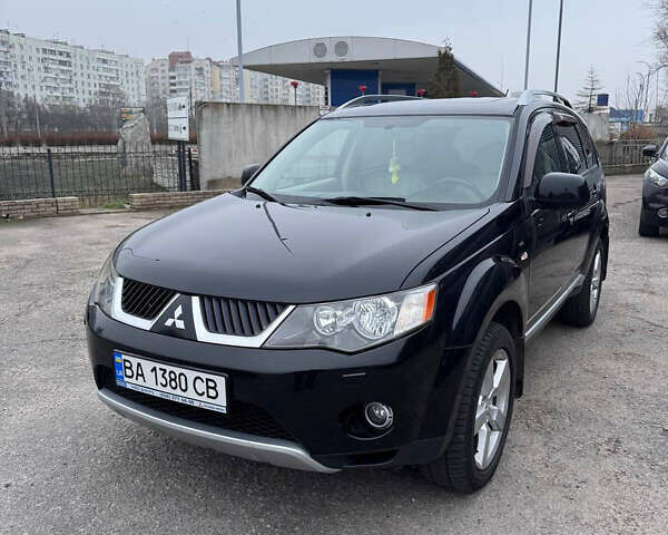 Черный Мицубиси Аутлендер, объемом двигателя 3 л и пробегом 202 тыс. км за 9999 $, фото 1 на Automoto.ua
