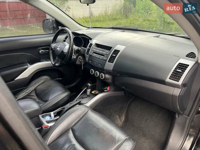 Чорний Міцубісі Аутлендер, об'ємом двигуна 3 л та пробігом 260 тис. км за 10700 $, фото 4 на Automoto.ua
