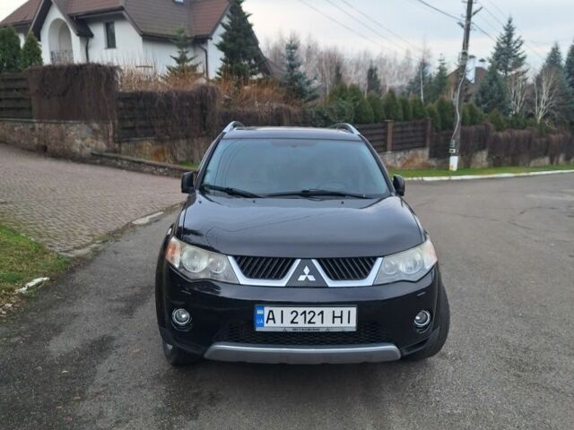 Черный Мицубиси Аутлендер, объемом двигателя 3 л и пробегом 220 тыс. км за 9000 $, фото 1 на Automoto.ua