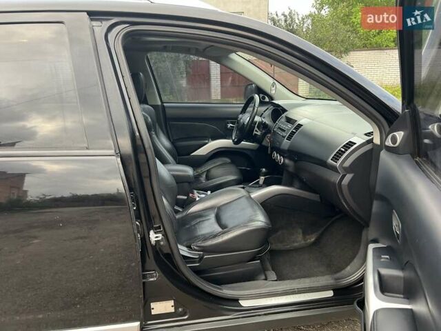 Чорний Міцубісі Аутлендер, об'ємом двигуна 3 л та пробігом 260 тис. км за 10700 $, фото 5 на Automoto.ua