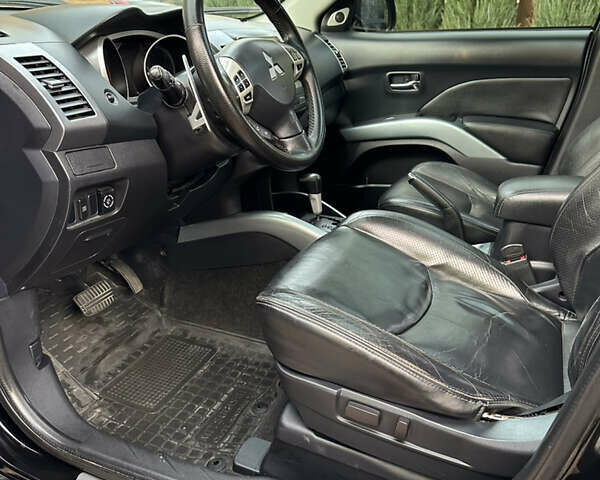 Чорний Міцубісі Аутлендер, об'ємом двигуна 3 л та пробігом 238 тис. км за 11200 $, фото 12 на Automoto.ua