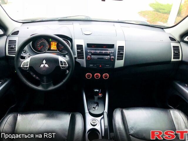 Черный Мицубиси Аутлендер, объемом двигателя 3 л и пробегом 230 тыс. км за 8999 $, фото 8 на Automoto.ua