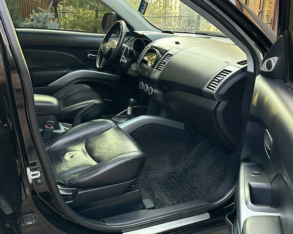 Чорний Міцубісі Аутлендер, об'ємом двигуна 3 л та пробігом 238 тис. км за 11200 $, фото 20 на Automoto.ua