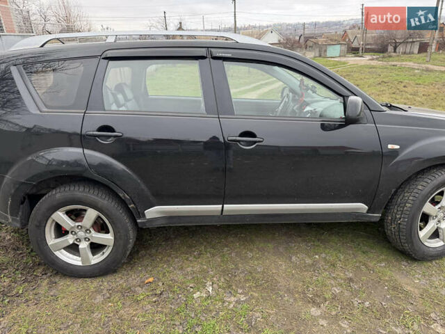 Черный Мицубиси Аутлендер, объемом двигателя 3 л и пробегом 300 тыс. км за 9500 $, фото 3 на Automoto.ua