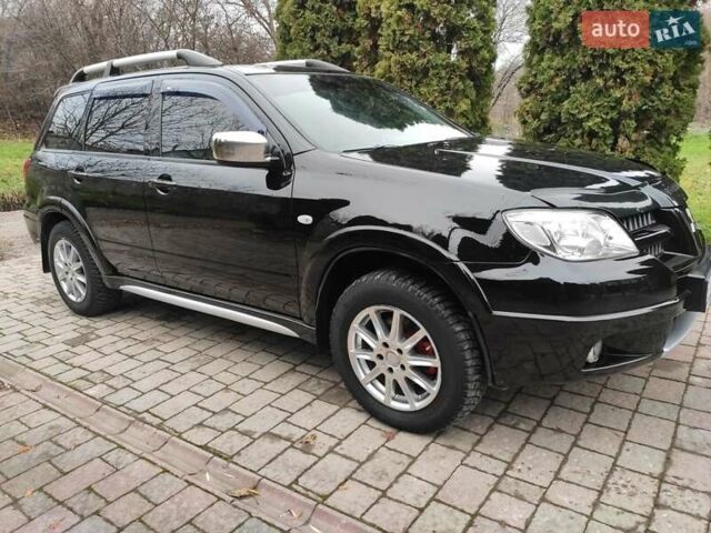 Черный Мицубиси Аутлендер, объемом двигателя 2 л и пробегом 180 тыс. км за 6000 $, фото 2 на Automoto.ua