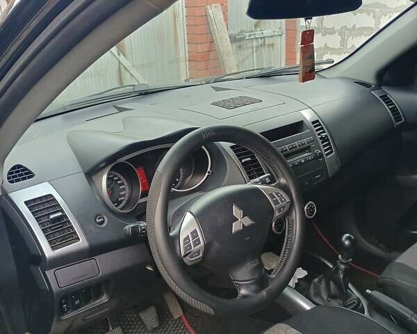 Черный Мицубиси Аутлендер, объемом двигателя 1.97 л и пробегом 218 тыс. км за 10500 $, фото 1 на Automoto.ua