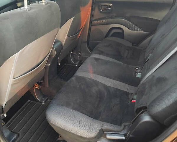 Черный Мицубиси Аутлендер, объемом двигателя 3 л и пробегом 225 тыс. км за 9200 $, фото 5 на Automoto.ua