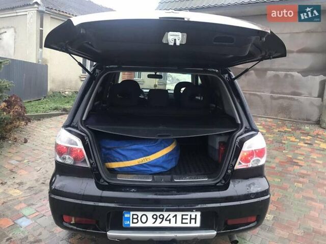 Черный Мицубиси Аутлендер, объемом двигателя 2 л и пробегом 284 тыс. км за 4999 $, фото 2 на Automoto.ua