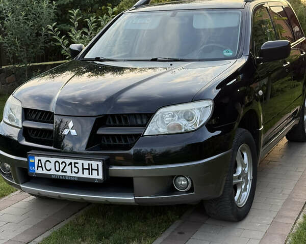 Черный Мицубиси Аутлендер, объемом двигателя 2 л и пробегом 212 тыс. км за 7400 $, фото 1 на Automoto.ua