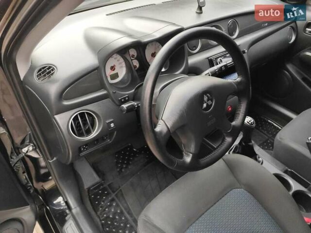 Черный Мицубиси Аутлендер, объемом двигателя 2 л и пробегом 180 тыс. км за 6000 $, фото 9 на Automoto.ua