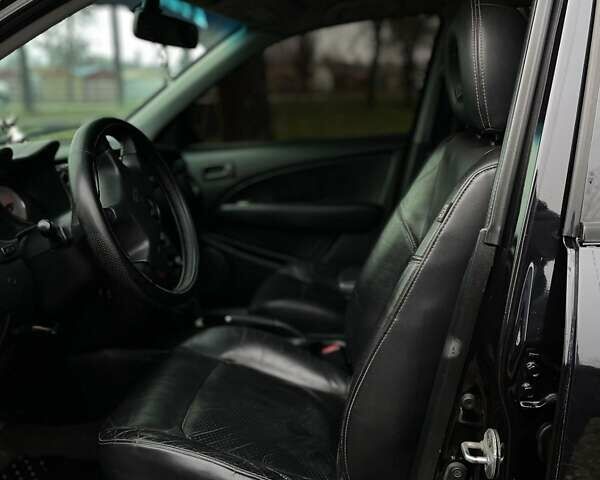 Черный Мицубиси Аутлендер, объемом двигателя 2.38 л и пробегом 215 тыс. км за 5800 $, фото 4 на Automoto.ua