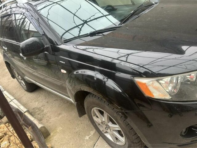 Черный Мицубиси Аутлендер, объемом двигателя 2.4 л и пробегом 240 тыс. км за 8500 $, фото 1 на Automoto.ua