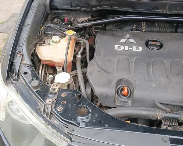 Черный Мицубиси Аутлендер, объемом двигателя 1.97 л и пробегом 218 тыс. км за 10500 $, фото 2 на Automoto.ua